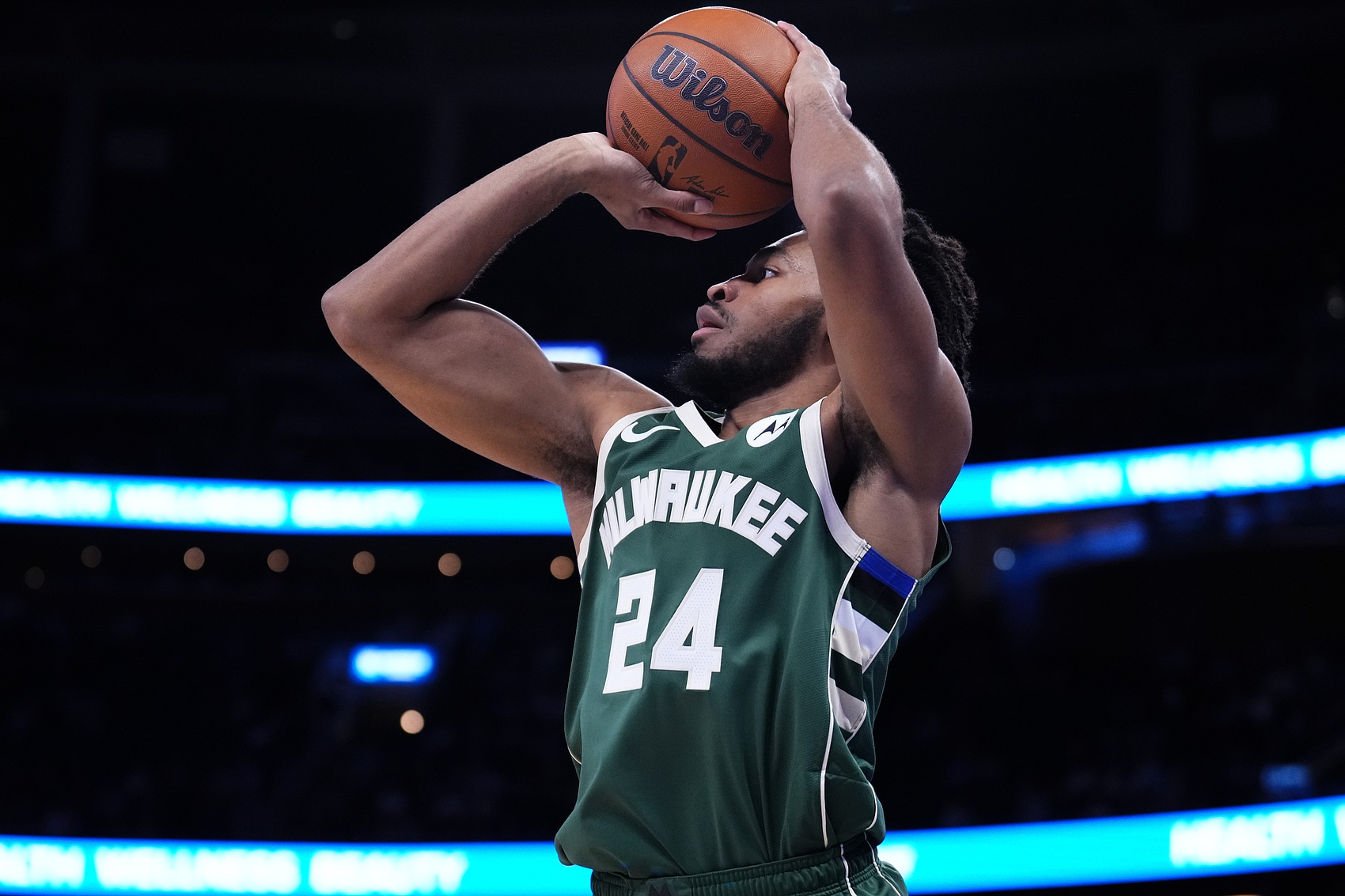 足球比赛直播-尼克·杨：字母回归后托马斯就要站底角了 科比复出后我也一样