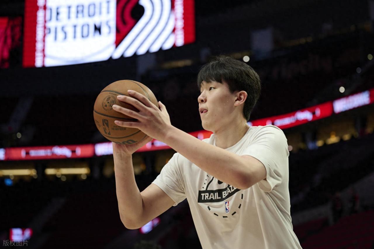 开拓者VS勇士，杨瀚森NBA再战库里格林有望登场，目标8+4+2